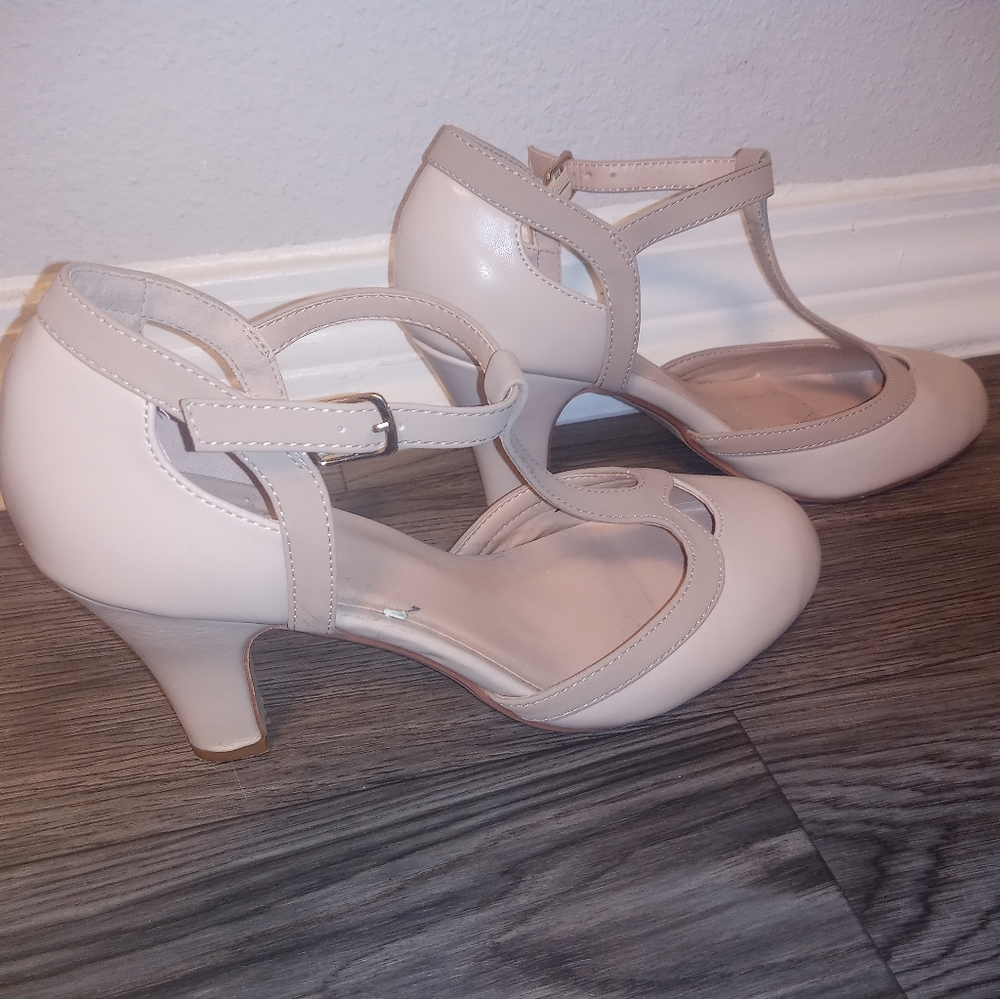 Vintage style T-Strap heels